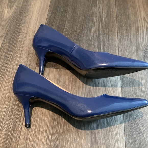 Size 7.5 Nine West heels - Picture 4 of 6